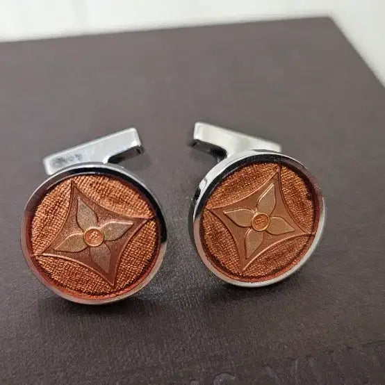 [BUNJANG] Louis Vuitton LV Flower Cufflinks / 루이비통 LV 플라워 커프스 링크스