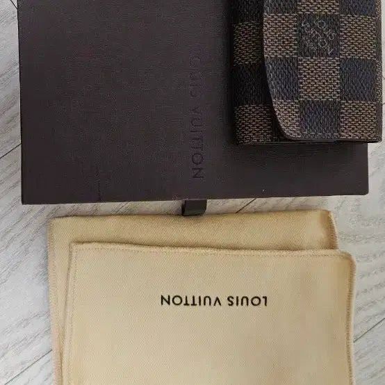 [BUNJANG] Louis Vuitton LV Flower Cufflinks / 루이비통 LV 플라워 커프스 링크스