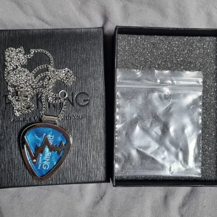 [BUNJANG] Sunba Limited Edition Guitar Pick Set with Necklace / 선바 굿즈 한정판 기타피크, 3종 기타피크, 피크 목걸이