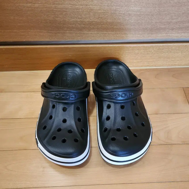 [SOLD OUT] 새상품) 정품 크록스 바야밴드 클로그 (블랙/화이트)