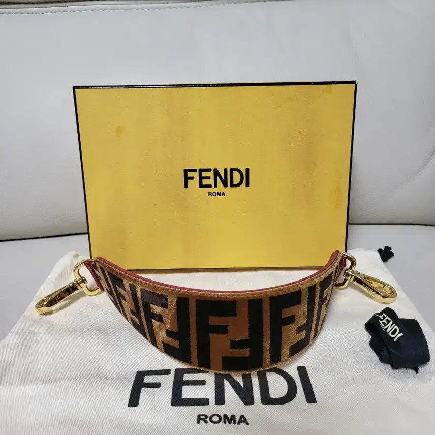 [BUNJANG] Fendi Mini Strap / 펜디 미니 스트랩 정품