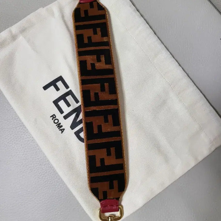 [BUNJANG] Fendi Mini Strap / 펜디 미니 스트랩 정품