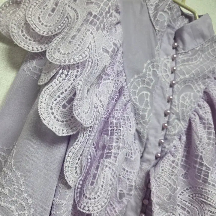 [BUNJANG] Zimmermann Style Embroidered Blouse / 라벤더 블라우스