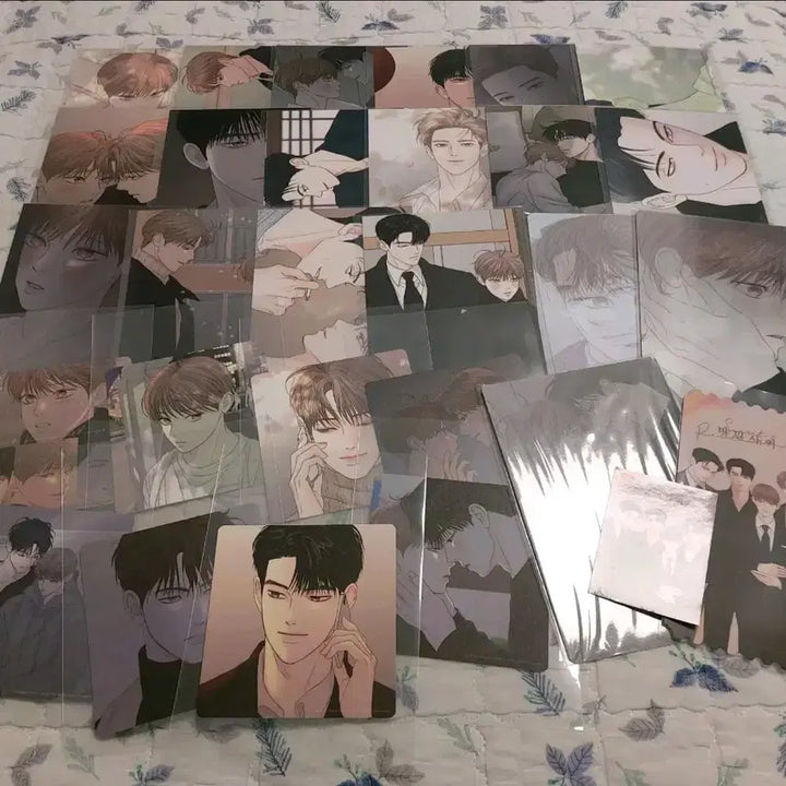 [BUNJANG] Secret Gallery Webtoon Toonique Collab Cafe Exclusive Postcard, Lenticular, and Coaster Bundle Set / 웹툰 비밀사이 투니크 콜라보 카페 특전 엽서 코스터 렌티큘러 일괄