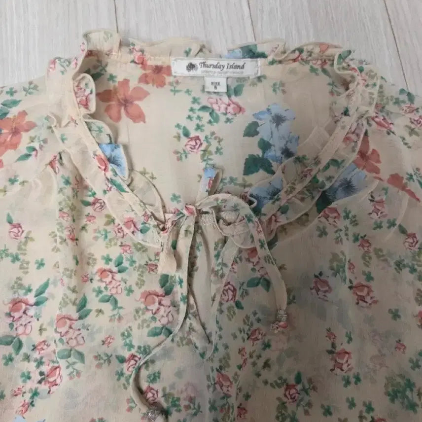 [BUNJANG] Thursday Island Flower Patterned Blouse (S) / 써스데이아일랜드 플라워 블라우스(S)