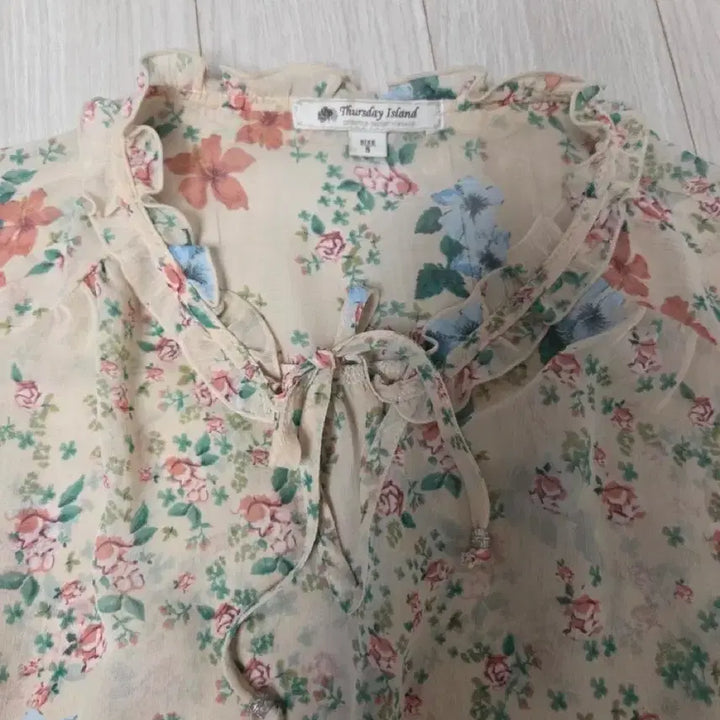 [BUNJANG] Thursday Island Flower Patterned Blouse (S) / 써스데이아일랜드 플라워 블라우스(S)