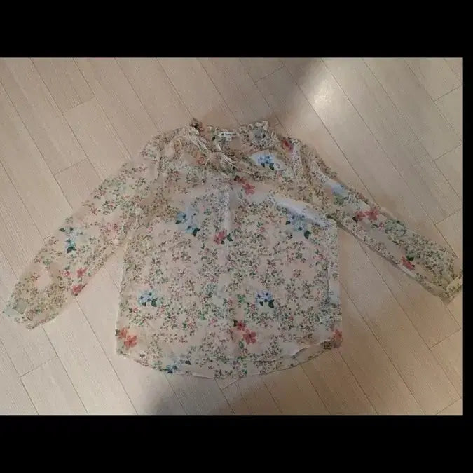 [BUNJANG] Thursday Island Flower Patterned Blouse (S) / 써스데이아일랜드 플라워 블라우스(S)