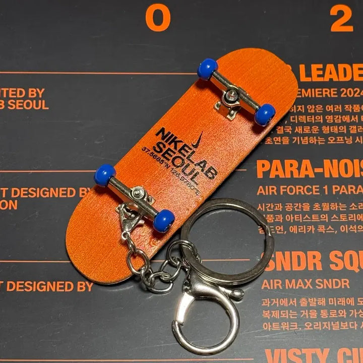 [BUNJANG] Nike Seoul Theater Fingerboard Keychain / 나이키 서울극장 핑거보드 키링