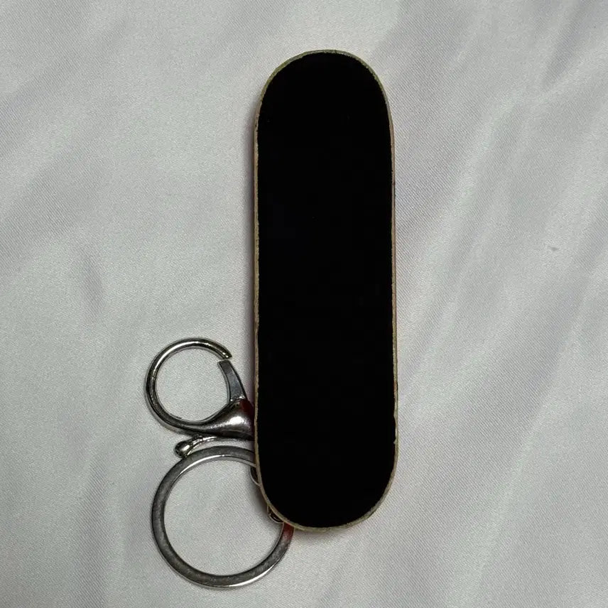 [BUNJANG] Nike Seoul Theater Fingerboard Keychain / 나이키 서울극장 핑거보드 키링