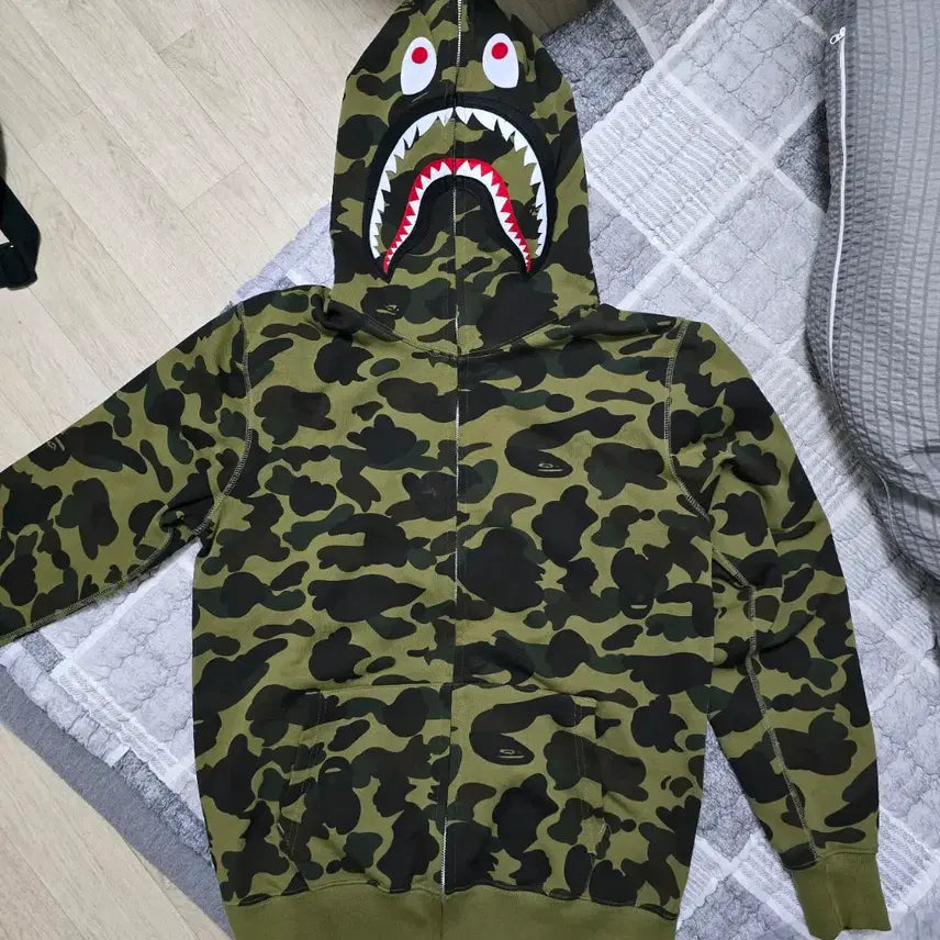 [BUNJANG] BAPE Shark Green Camo Full Zip Hoodie / 베이프 샤크 녹계 후드집업