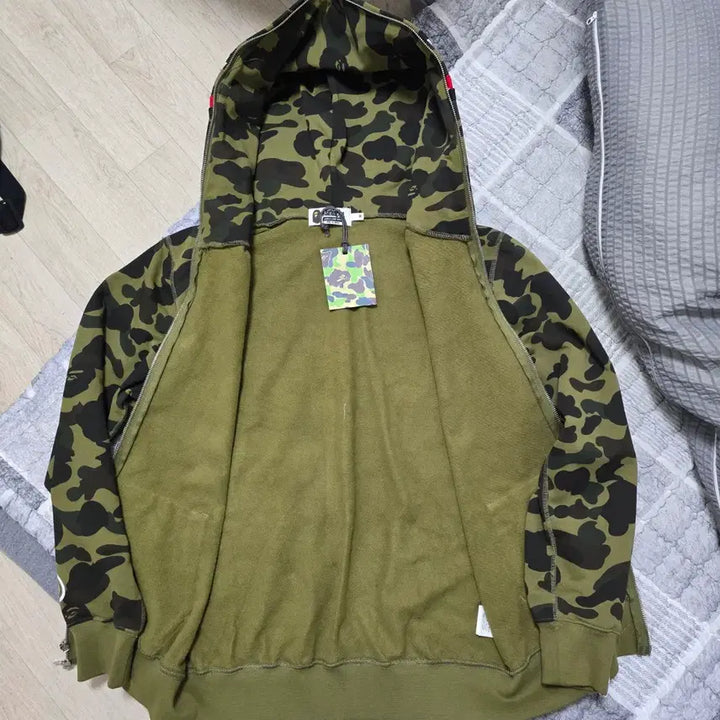 [BUNJANG] BAPE Shark Green Camo Full Zip Hoodie / 베이프 샤크 녹계 후드집업