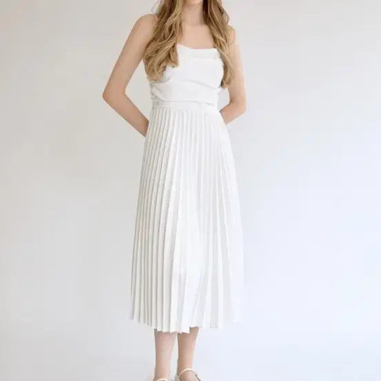 [BUNJANG] Wconcept Riel Pleats White Dress / W컨셉 리엘 플리츠 화이트 원피스 팝니다