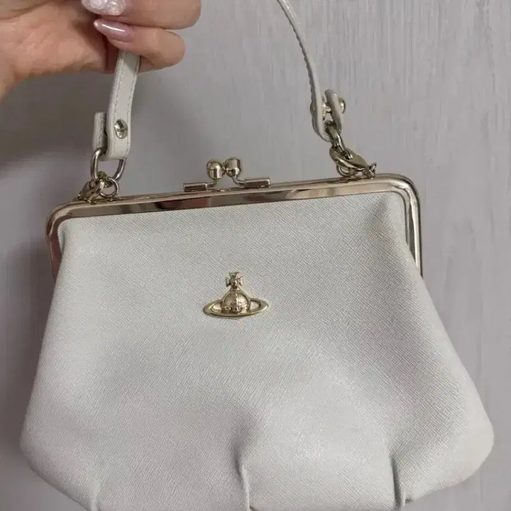 [BUNJANG] Vivienne Westwood White Hook Bag Gold Hardware Rare Item / 비비안웨스트우드 복조리백 화이트 금장 레어템