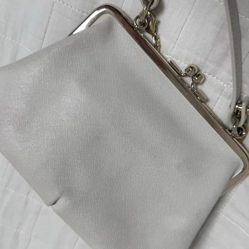 [BUNJANG] Vivienne Westwood White Hook Bag Gold Hardware Rare Item / 비비안웨스트우드 복조리백 화이트 금장 레어템