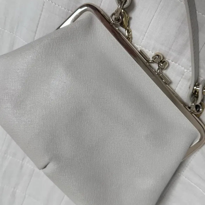 [BUNJANG] Vivienne Westwood White Hook Bag Gold Hardware Rare Item / 비비안웨스트우드 복조리백 화이트 금장 레어템