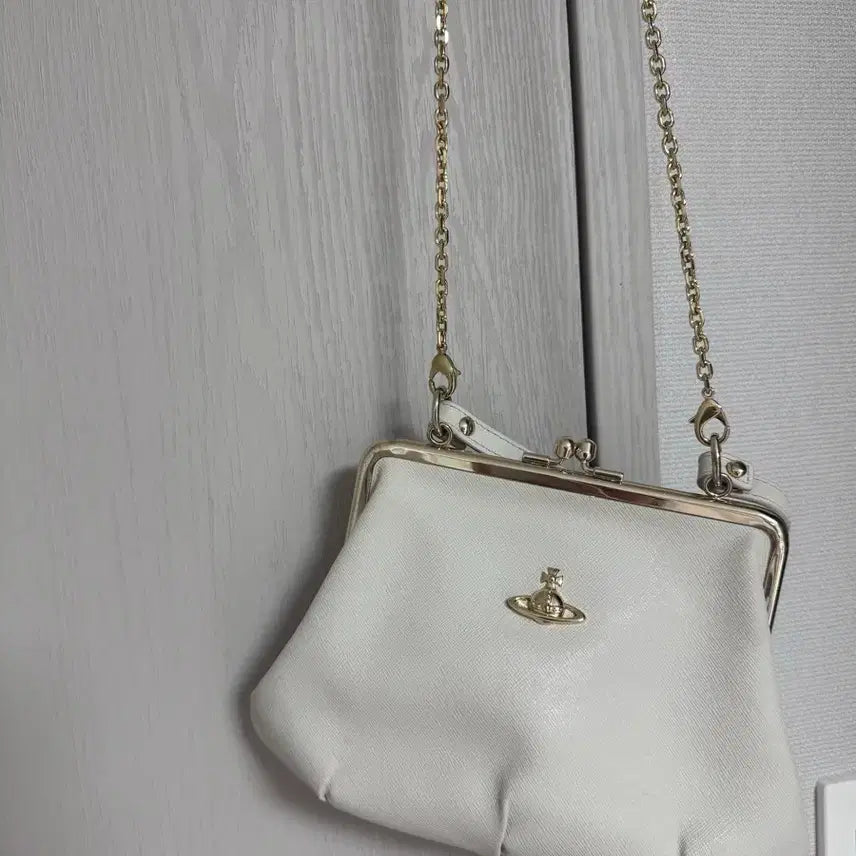 [BUNJANG] Vivienne Westwood White Hook Bag Gold Hardware Rare Item / 비비안웨스트우드 복조리백 화이트 금장 레어템