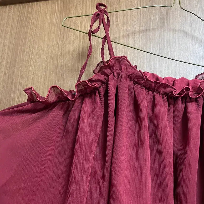 [BUNJANG] Burgundy Red Ribbon Shirring Chiffon Off-Shoulder Blouse / 버건디 레드 리본 셔링 쉬폰 오프숄더 블라우스