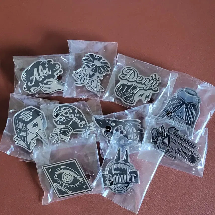 [BUNJANG] Chainsaw Man "The Red Devil" Design Metal Badge Set (10 Types) / 체인소맨 레제편 모티브 디자인 메탈 뱃지 10종 일괄 판매합니다