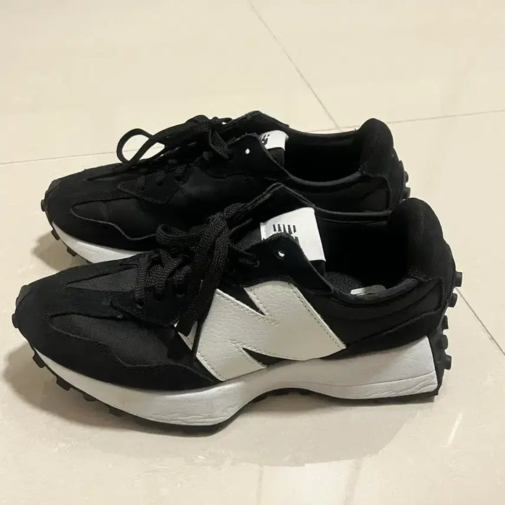 [BUNJANG] New Balance 327 Black Sneakers 230 / 뉴발란스 327 블랙 운동화 230사이즈