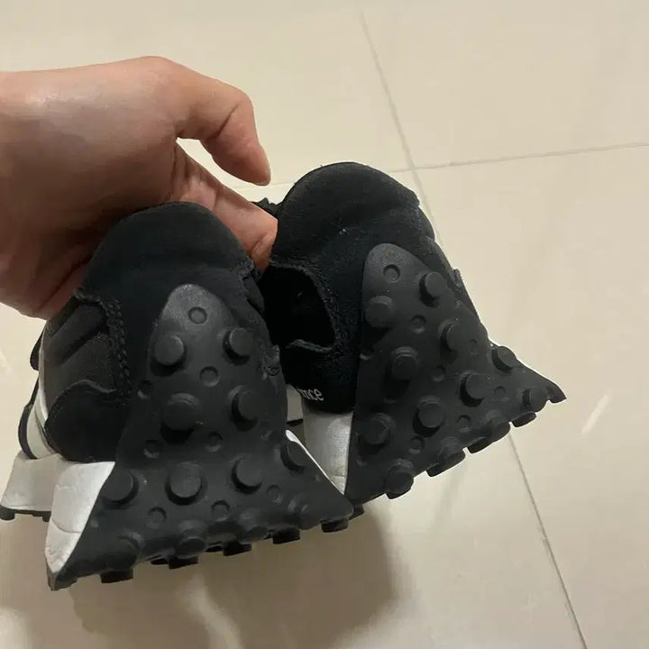 [BUNJANG] New Balance 327 Black Sneakers 230 / 뉴발란스 327 블랙 운동화 230사이즈
