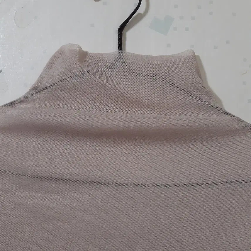 [BUNJANG] Sexy Glam See-Through Semi-Turtleneck Long-Sleeve T-Shirt Beige / 섹시 글램 시스루 반폴라 긴팔 티셔츠 베이지색
