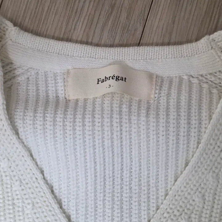 [BUNJANG] Fabrega V-Neck Knit Size 3 / 파브레가 브이넥니트 3사이즈