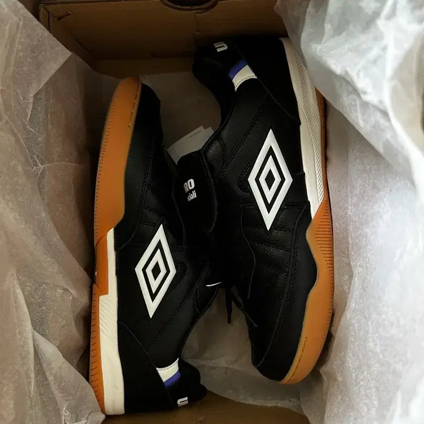 [BUNJANG] Umbro Futsal Shoes Speciali TR 285 / 새상품 엄브로 풋살화 스페셜리 tr 285