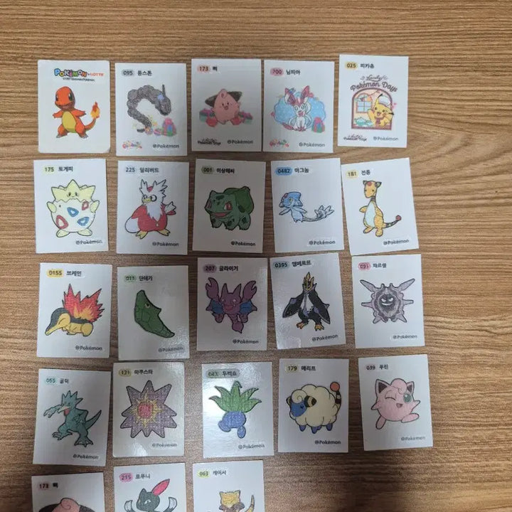 [BUNJANG] Sealed Bread Sticker Bundle Set with 2017 Limited Edition Charmander / 띠부씰 팔아요(2017 한정판 파이리 포함)