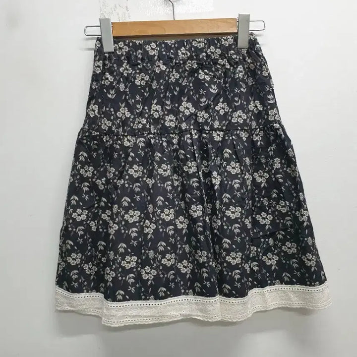 [BUNJANG] Floral Lace Detail Skirt / 꽃무늬 레이스 스커트