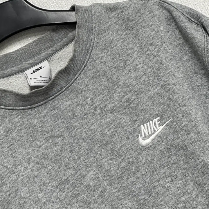 [BUNJANG] Nike Grey Mini Logo Sweatshirt Size 105 / 사이즈 105) 나이키 그레이 맨투맨
