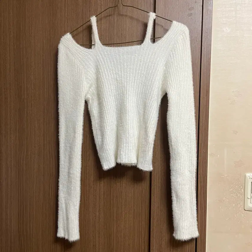 [BUNJANG] White Shoulder Slit Off-Shoulder Knit / 화이트 숄더 트임 오프숄더 니트