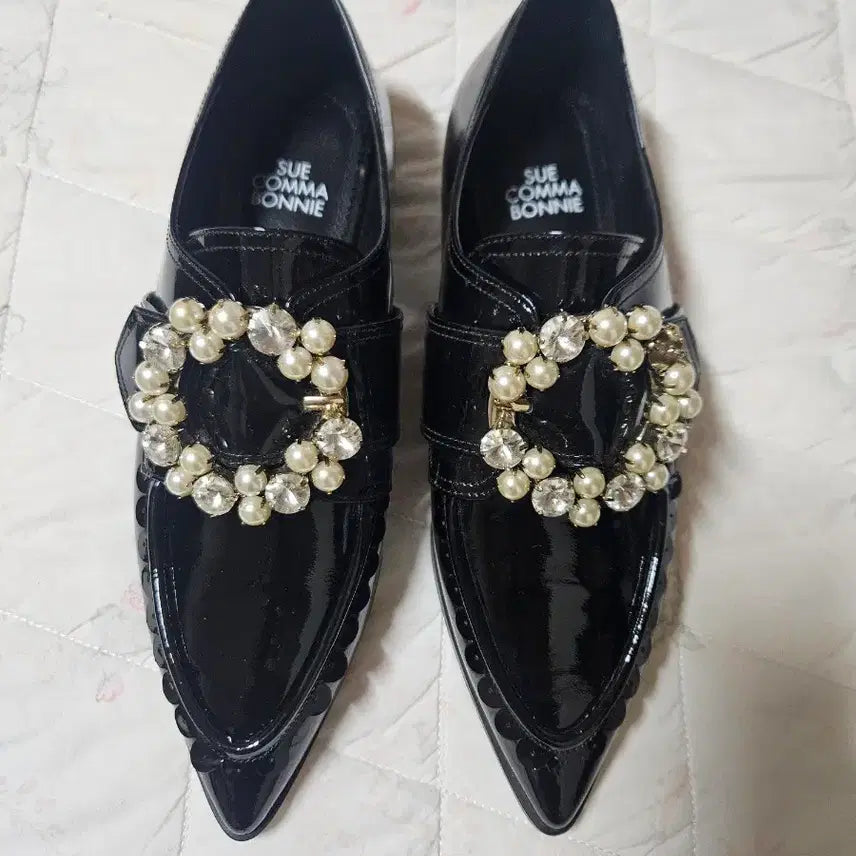 [BUNJANG] SUECOMMA BONNIE Black Enamel Cubic Embellished Heels Size 245 / 슈콤마보니 245 (375 미사용급)