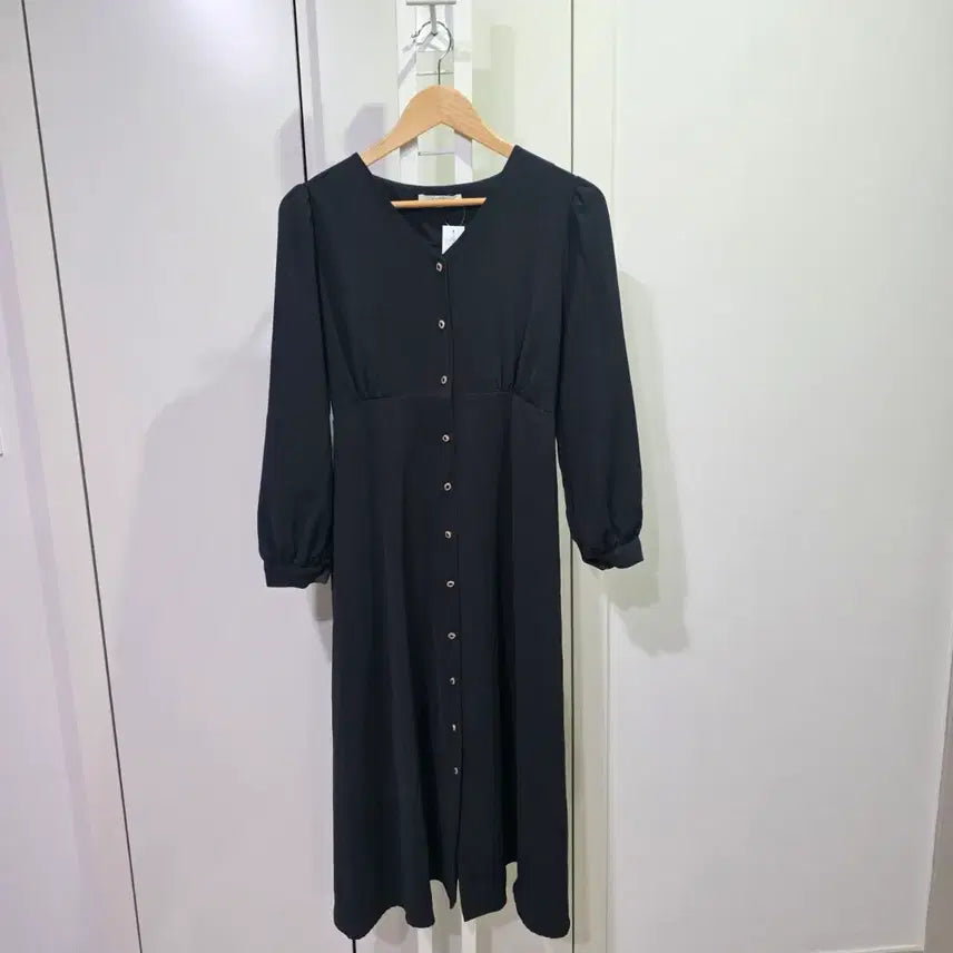 [BUNJANG] Black V-Neck Long Button Detail Dress / 블랙 브이넥 롱 원피스 단추 포인트