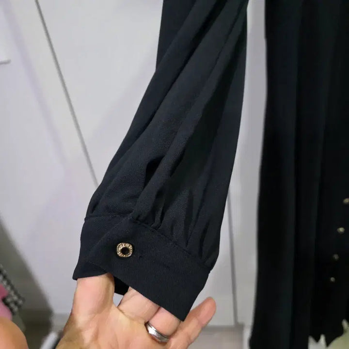 [BUNJANG] Black V-Neck Long Button Detail Dress / 블랙 브이넥 롱 원피스 단추 포인트