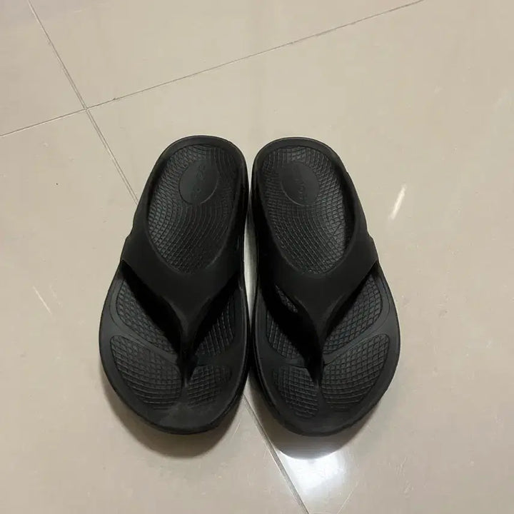 [BUNJANG] OOFOS Black Flip-Flops Size 230 / OOFOS 우포스 블랙 쪼리 230사이즈