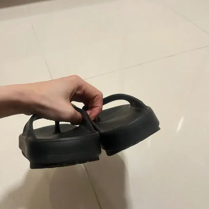 [BUNJANG] OOFOS Black Flip-Flops Size 230 / OOFOS 우포스 블랙 쪼리 230사이즈