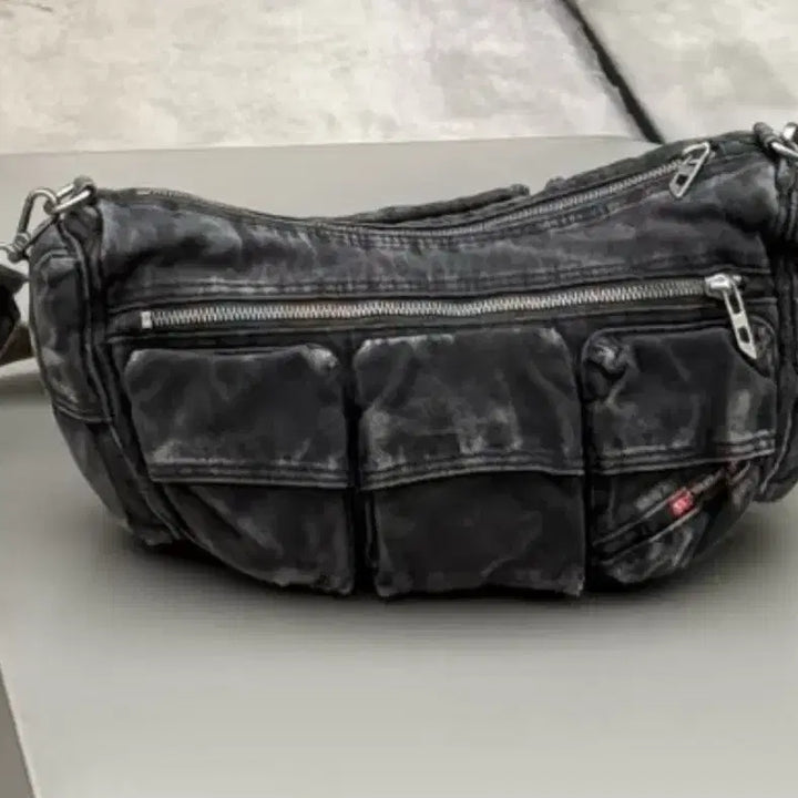 [BUNJANG] Diesel Multi-Pocket Crossbody Bag / 디젤 멀티포켓 크로스백