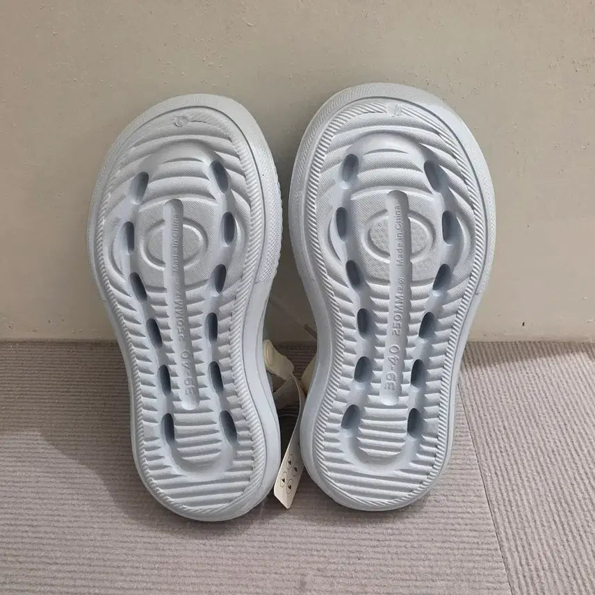 [BUNJANG] Sanrio Cinnamoroll Crocs Shoes / 산리오 시나모롤 크록스 신발