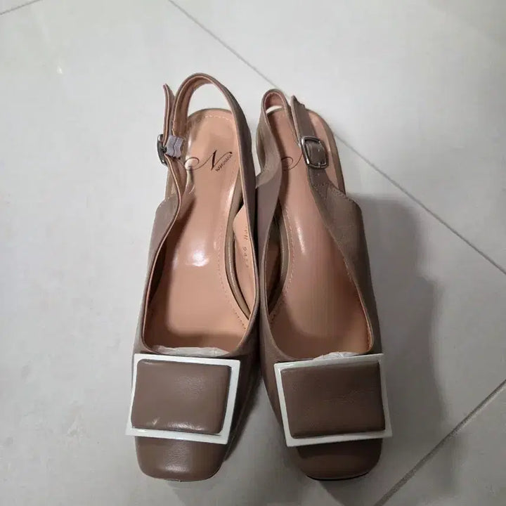 [BUNJANG] Namu Hana Slingback Pumps Beige Size 245 / 나무하나 슬링백 펌프스 베이지 245
