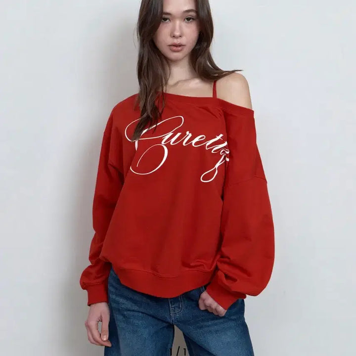 [BUNJANG] Curety Off-Shoulder Logo Sweatshirt / 큐리티 오프숄더 로고 맨투맨
