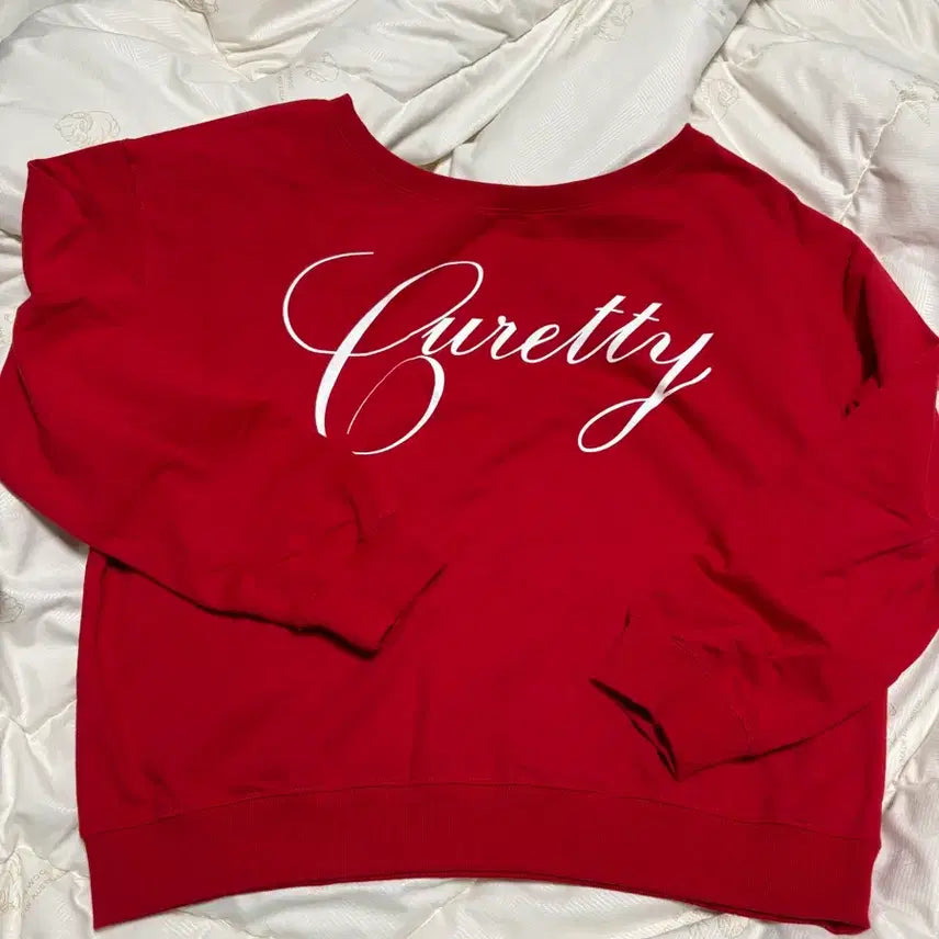 [BUNJANG] Curety Off-Shoulder Logo Sweatshirt / 큐리티 오프숄더 로고 맨투맨
