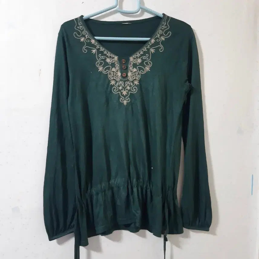 [BUNJANG] Green Embroidered Long Sleeve T-Shirt / 그린색 자수 롱슬리브 긴팔티