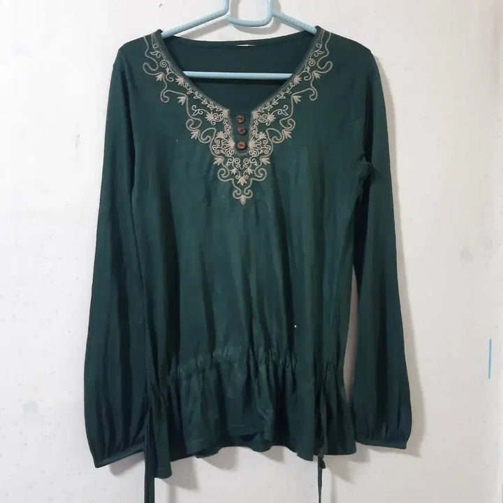 [BUNJANG] Green Embroidered Long Sleeve T-Shirt / 그린색 자수 롱슬리브 긴팔티