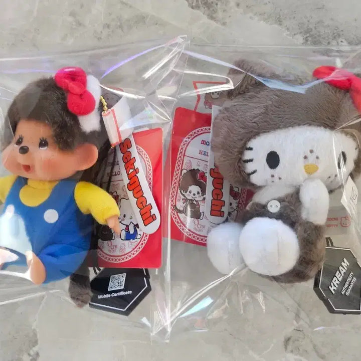 [BUNJANG] Hello Kitty Monchhichi Limited Edition 50th Anniversary Keychain Set (2 Types) / 헬로키티 몬치치 한정판 키홀더 2종 세트(50주년 기념)