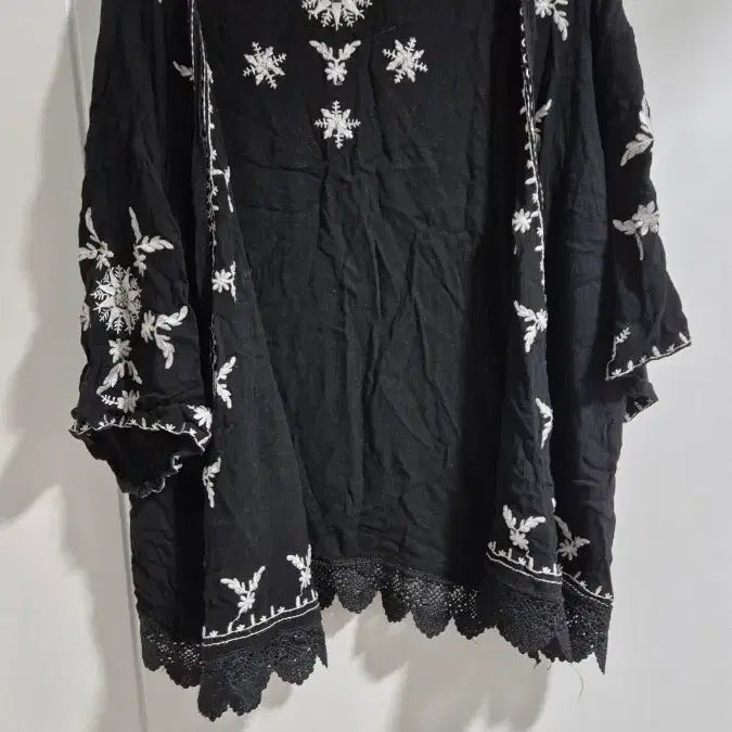 [BUNJANG] Black Embroidered Lace Cardigan / 블랙 자수 레이스 가디건