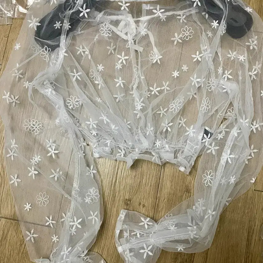 [BUNJANG] White Flower See-Through Blouse / 화이트 플라워 시스루 블라우스