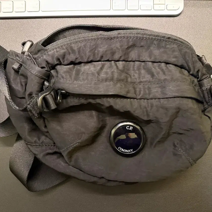 [BUNJANG] CP Company Hip Bag Sling Bag Black / cp컴퍼니 힙색 슬링백