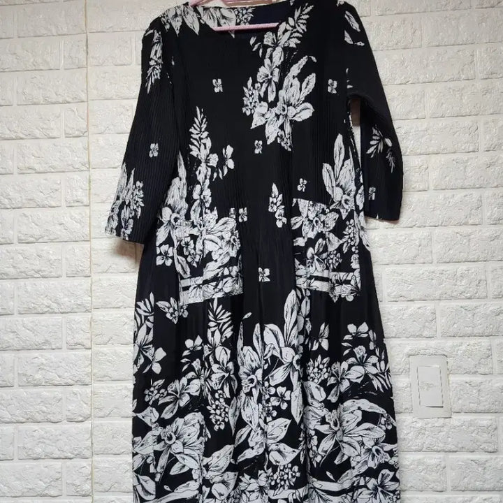 [BUNJANG] Pleated Flower Front Pocket Long Dress / 플리츠 플라워 앞포켓롱 원피스