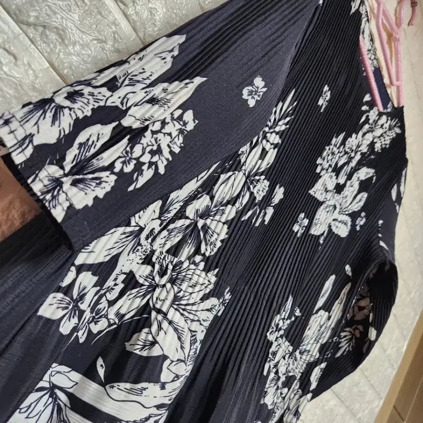 [BUNJANG] Pleated Flower Front Pocket Long Dress / 플리츠 플라워 앞포켓롱 원피스