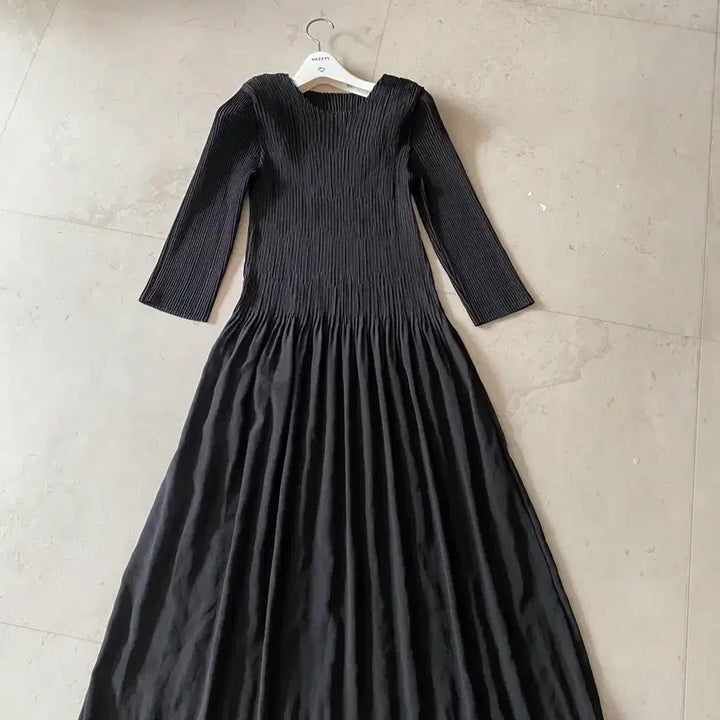 [BUNJANG] Pleats Me Summer Pleated Dress / 보관만한 25년 플리츠미 여름 플리츠 원피스. 작년 신상